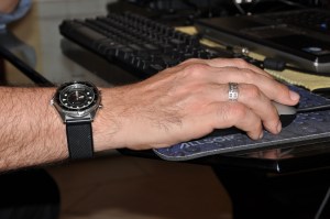 Lobo estepario que acecha a su presa... coñó, tremendo cartelito.  